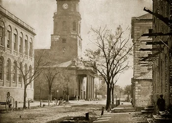 Igreja de São Miguel após o bombardeio, Charleston, Carolina do Sul, 1861-65